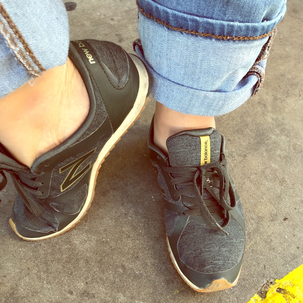 New Balance Size 8 in army green. Street Style